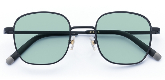 Taylor in Matte Black – Minimalist Square Sunglasses | IOLLA